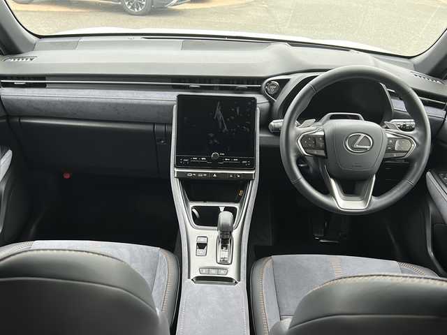 レクサス ＬＢＸ クール 佐賀県 2024(令6)年 0.8万km ウォームグレーパールマイカ/グレーマイカM 純正ナビ/Bluetooth/DVD/CD/フルセグテレビ/全周囲モニター/ワンオーナー/衝突軽減システム/アイドリングストップ/クルーズコントロール/ETC/プッシュスタート/前席パワーシート/前席シートヒーター/クリアランスソナー/HVDモード/EVモード/ECOモード/ステアリングスイッチ/スマートキー/革巻きステアリング/ブラインドスポットモニター/ロードサインアシスト/保証書/記録簿R７