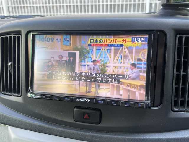 ダイハツ ミラ イース X SA 埼玉県 2014(平26)年 4.1万km ブライトシルバーメタリック /社外メモリナビ//ワンセグTV//ETC//キーレス//衝突軽減ブレーキ//Wエアバッグ//ABS//横滑り防止装置//ecoアイドル//プライバシーガラス//ドアバイザー//純正14インチAW//新車時保証書//取扱説明書//スペアキー
