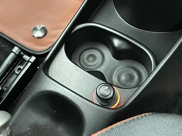 アバルト ５９５ コンペティツィオーネ 山梨県 2015(平27)年 3.5万km 白Ⅱ レコモン/Sabelt/社外メモリナビ（MDV-D404BT）/Bluetooth/ワンセグ/バックカメラ/CD/DVD/コーナーセンサー/純正17インチAW/キセノン/ETC