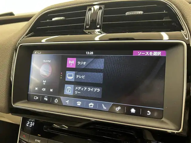 ジャガー ＸＥ XE プレステージ 岡山県 2019(平31)年 2.8万km ユーロンホワイト 純正ナビ/リアカメラ/MERIDIANスピーカー/Bluetooth/フルセグTV/USB/レザーシート/パワーシート/シートヒーター（ALL）/シートクーラー（D/N）/ACC/衝突回避ブレーキ/クロストラフィック/車線逸脱警告/LDW/BSM/リバース連動ミラー/PDC/社外レーダー/ドラレコ(F/R)/走行モード/アイドルストップ/ETC