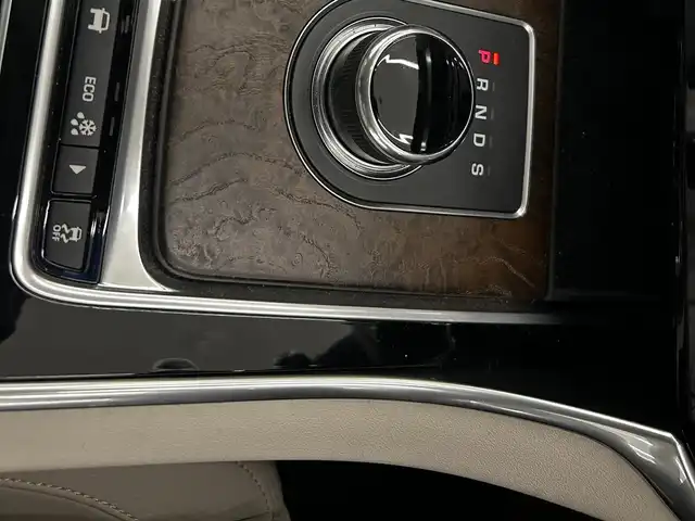 ジャガー ＸＥ XE プレステージ 岡山県 2019(平31)年 2.8万km ユーロンホワイト 純正ナビ/リアカメラ/MERIDIANスピーカー/Bluetooth/フルセグTV/USB/レザーシート/パワーシート/シートヒーター（ALL）/シートクーラー（D/N）/ACC/衝突回避ブレーキ/クロストラフィック/車線逸脱警告/LDW/BSM/リバース連動ミラー/PDC/社外レーダー/ドラレコ(F/R)/走行モード/アイドルストップ/ETC