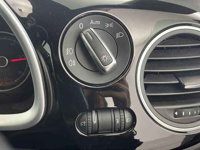 フォルクスワーゲン ザ・ビートル デザイン 愛知県 2018(平30)年 4万km ディープブラックパールエフェクト ワンオーナー　/純正メーカーオプションナビ【716SDCW】　/ＣＤ　ＤＶＤ　ＢＴ　フルセグＴＶ　ＳＤ　ＦＭ　ＡＭ　ＵＳＢ　/バックカメラ　/クルーズコントロール　/ＭＴモード付ＡＴ　/ビルトインＥＴＣ　/バイキセノンオートヘッドライト/電動格納ウインカーミラー/ミラーヒーター/スペアキー/スマートキー/ヘッドライトレベライザー/純正フロアマット/純正17インチAW/ブラインドスポットモニター/革巻きステアリング/フロントフォグライト