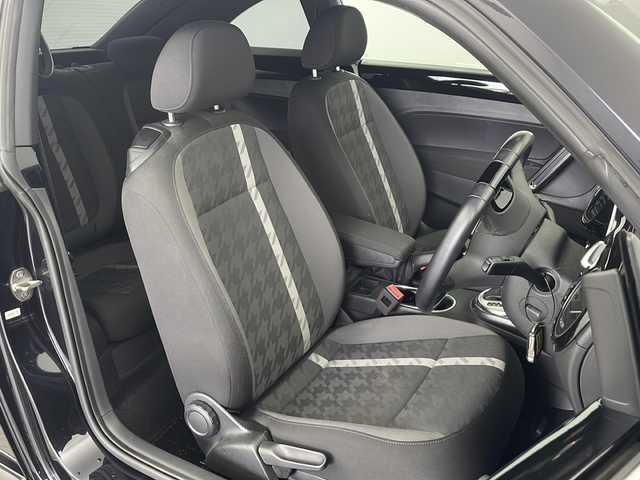 フォルクスワーゲン ザ・ビートル デザイン 愛知県 2018(平30)年 4万km ディープブラックパールエフェクト ワンオーナー　/純正メーカーオプションナビ【716SDCW】　/ＣＤ　ＤＶＤ　ＢＴ　フルセグＴＶ　ＳＤ　ＦＭ　ＡＭ　ＵＳＢ　/バックカメラ　/クルーズコントロール　/ＭＴモード付ＡＴ　/ビルトインＥＴＣ　/バイキセノンオートヘッドライト/電動格納ウインカーミラー/ミラーヒーター/スペアキー/スマートキー/ヘッドライトレベライザー/純正フロアマット/純正17インチAW/ブラインドスポットモニター/革巻きステアリング/フロントフォグライト