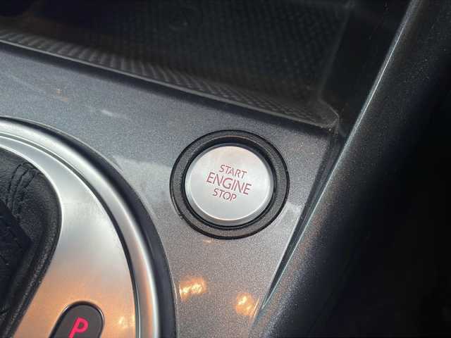 フォルクスワーゲン ザ・ビートル デザイン 愛知県 2018(平30)年 4万km ディープブラックパールエフェクト ワンオーナー　/純正メーカーオプションナビ【716SDCW】　/ＣＤ　ＤＶＤ　ＢＴ　フルセグＴＶ　ＳＤ　ＦＭ　ＡＭ　ＵＳＢ　/バックカメラ　/クルーズコントロール　/ＭＴモード付ＡＴ　/ビルトインＥＴＣ　/バイキセノンオートヘッドライト/電動格納ウインカーミラー/ミラーヒーター/スペアキー/スマートキー/ヘッドライトレベライザー/純正フロアマット/純正17インチAW/ブラインドスポットモニター/革巻きステアリング/フロントフォグライト