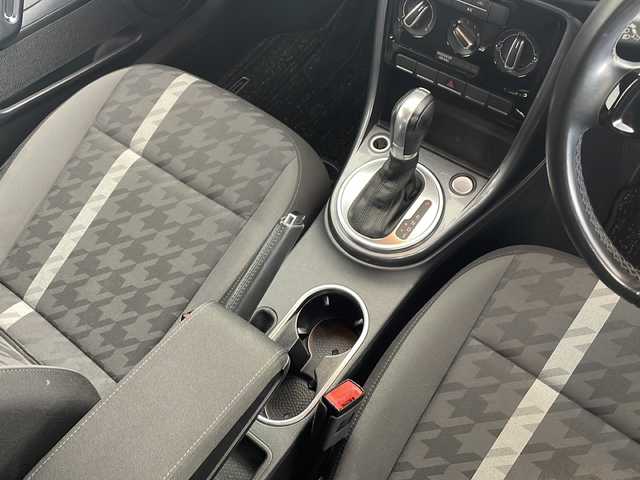 フォルクスワーゲン ザ・ビートル デザイン 愛知県 2018(平30)年 4万km ディープブラックパールエフェクト ワンオーナー　/純正メーカーオプションナビ【716SDCW】　/ＣＤ　ＤＶＤ　ＢＴ　フルセグＴＶ　ＳＤ　ＦＭ　ＡＭ　ＵＳＢ　/バックカメラ　/クルーズコントロール　/ＭＴモード付ＡＴ　/ビルトインＥＴＣ　/バイキセノンオートヘッドライト/電動格納ウインカーミラー/ミラーヒーター/スペアキー/スマートキー/ヘッドライトレベライザー/純正フロアマット/純正17インチAW/ブラインドスポットモニター/革巻きステアリング/フロントフォグライト