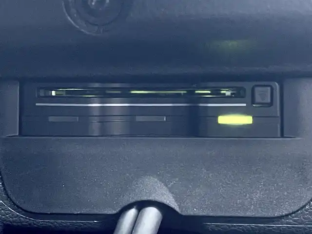 フォルクスワーゲン ザ・ビートル デザイン 愛知県 2018(平30)年 4万km ディープブラックパールエフェクト ワンオーナー　/純正メーカーオプションナビ【716SDCW】　/ＣＤ　ＤＶＤ　ＢＴ　フルセグＴＶ　ＳＤ　ＦＭ　ＡＭ　ＵＳＢ　/バックカメラ　/クルーズコントロール　/ＭＴモード付ＡＴ　/ビルトインＥＴＣ　/バイキセノンオートヘッドライト/電動格納ウインカーミラー/ミラーヒーター/スペアキー/スマートキー/ヘッドライトレベライザー/純正フロアマット/純正17インチAW/ブラインドスポットモニター/革巻きステアリング/フロントフォグライト