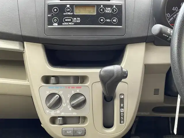 ダイハツ ムーヴ L スマートセレクション SA 群馬県 2014(平26)年 6.1万km パールホワイトⅢ 純正オーディオ/AM・FM・CD・AUX/横滑り防止装置/衝突軽減ブレーキ/アイドリングストップ/電動格納ミラー/取説・保証書/リモコンキー