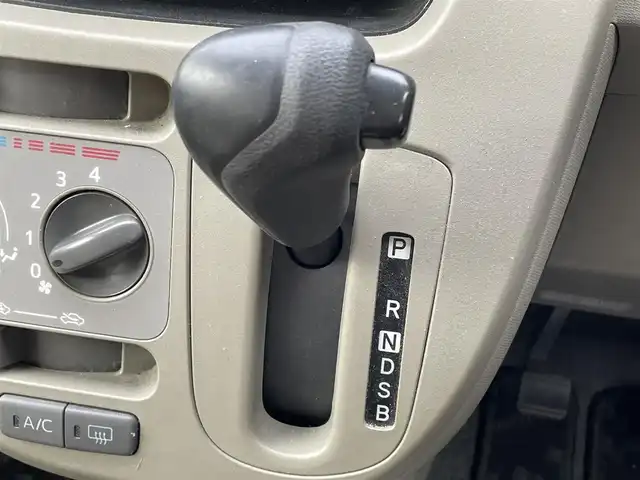 ダイハツ ムーヴ L スマートセレクション SA 群馬県 2014(平26)年 6.1万km パールホワイトⅢ 純正オーディオ/AM・FM・CD・AUX/横滑り防止装置/衝突軽減ブレーキ/アイドリングストップ/電動格納ミラー/取説・保証書/リモコンキー