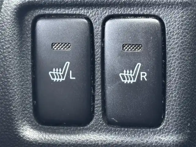 ダイハツ キャスト アクティバ X リミテッド SAⅢ 愛知県 2019(平31)年 2.3万km ファイアークォーツレッドM /禁煙//ワンオーナー//純正ナビ//バックカメラ//シートヒーター（前席）//PCS/LDA/TRC//盗難防止装置//アイドリングストップ//前後コーナーセンサー//レーダーブレーキサポート//オートライト//オートマチックハイビーム//オートリトラウィンカーミラー//ヘッドライトレベライザー//バニティミラー//プッシュスタート//純正フロアマット//純正ドアバイザー//純正ホイールキャップ//スペアスマートキー//新車時保証書//取扱説明書//ナビ取扱説明書