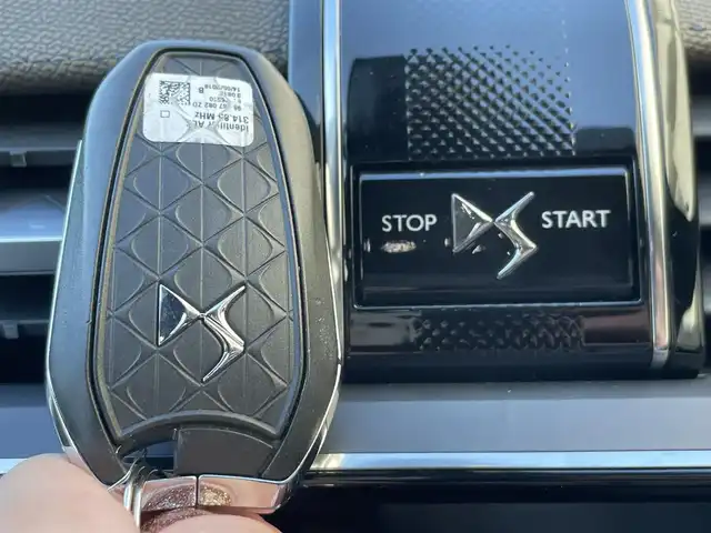 ＤＳオートモビル ＤＳ７ クロスバック ソーシック 静岡県 2018(平30)年 5.8万km ブランナクレ 前席シートヒーター/純正ナビ/(Bluetooth/AppleCarPlay/USB/フルセグ)/ACC/BSM/ESC/衝突被害軽減システム/アクティブセーフティーブレーキ/電動リアゲート/インテリジェントハイビーム/レザーステアリング/ルーフレール/HIDライト/純正フロアマット/純正18インチアルミホイール/360°カメラ/ETC/ドライブレコーダー/保証書/取扱説明書