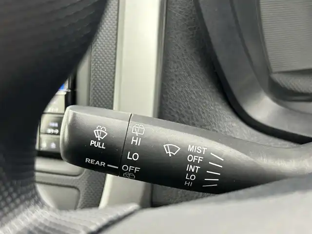 トヨタ カローラ フィールダー EX 千葉県 2023(令5)年 3.3万km スーパーホワイトⅡ セーフティセンス（衝突回避支援パッケージ）/・プリクラッシュセーフティ/・レーンディパーチャーアラート/・オートマチックハイビーム/・先行車発進告知機能/純正7インチメモリーナビ/・Bluetoothオーディオ接続/・フルセグTV/・CD/DVD再生/スマートキー/LEDヘッドライト/ビルトインETC2.0