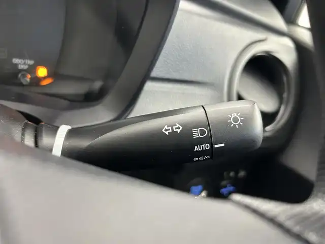 トヨタ カローラ フィールダー EX 千葉県 2023(令5)年 3.3万km スーパーホワイトⅡ セーフティセンス（衝突回避支援パッケージ）/・プリクラッシュセーフティ/・レーンディパーチャーアラート/・オートマチックハイビーム/・先行車発進告知機能/純正7インチメモリーナビ/・Bluetoothオーディオ接続/・フルセグTV/・CD/DVD再生/スマートキー/LEDヘッドライト/ビルトインETC2.0