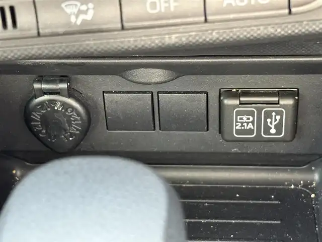 ダイハツ ロッキー X 福岡県 2019(令1)年 4万km コンパーノレッド 前後ドラレコ/レーンキープアシスト/衝突被害軽減システム/バックカメラ/ETC/AppleCarPlay/フルセグTV/Bluetooth/USB/１２Vソケット/純正フロアマット/純正AW