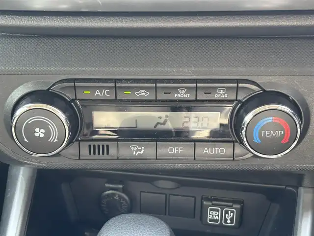 ダイハツ ロッキー X 福岡県 2019(令1)年 4万km コンパーノレッド 前後ドラレコ/レーンキープアシスト/衝突被害軽減システム/バックカメラ/ETC/AppleCarPlay/フルセグTV/Bluetooth/USB/１２Vソケット/純正フロアマット/純正AW