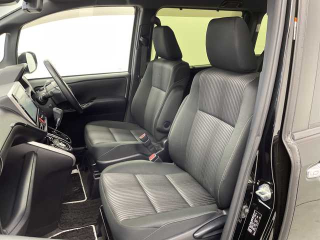 トヨタ ヴォクシー ZS 煌 茨城県 2018(平30)年 6.9万km ブラック 純正メモリナビフルセグTV/バックカメラ/ETC/ドライブレコーダー/両側パワースライドドア/純正16インチアルミ/クルーズコントロール/プッシュスタート/アイドリングストップ/保証書・取説