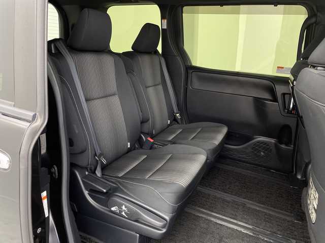 トヨタ ヴォクシー ZS 煌 茨城県 2018(平30)年 6.9万km ブラック 純正メモリナビフルセグTV/バックカメラ/ETC/ドライブレコーダー/両側パワースライドドア/純正16インチアルミ/クルーズコントロール/プッシュスタート/アイドリングストップ/保証書・取説