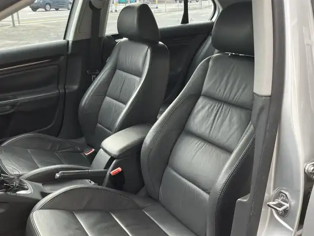 フォルクスワーゲン ジェッタ 2．0TSI スポーツライン 山口県 2008(平20)年 7.2万km シルバー 社外HDDナビ＆/フルセグTV＆バックカメラ/フロアマット/純正フォグランプ/純正17インチアルミ/オートライト/パドルシフト/運転席パワーシート/＆フロントシートヒーター/ETC