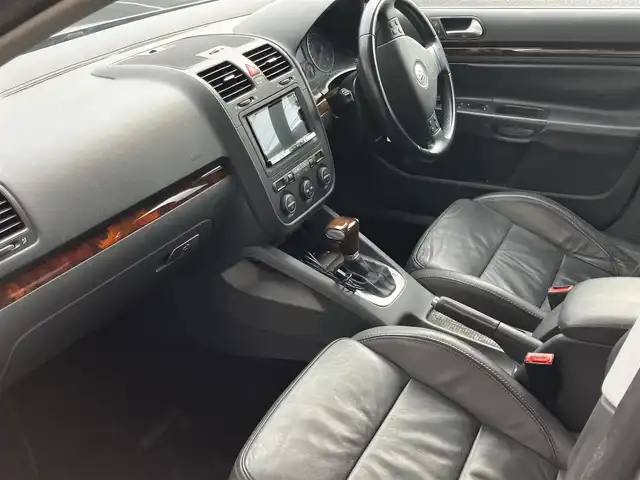 フォルクスワーゲン ジェッタ 2．0TSI スポーツライン 山口県 2008(平20)年 7.2万km シルバー 社外HDDナビ＆/フルセグTV＆バックカメラ/フロアマット/純正フォグランプ/純正17インチアルミ/オートライト/パドルシフト/運転席パワーシート/＆フロントシートヒーター/ETC