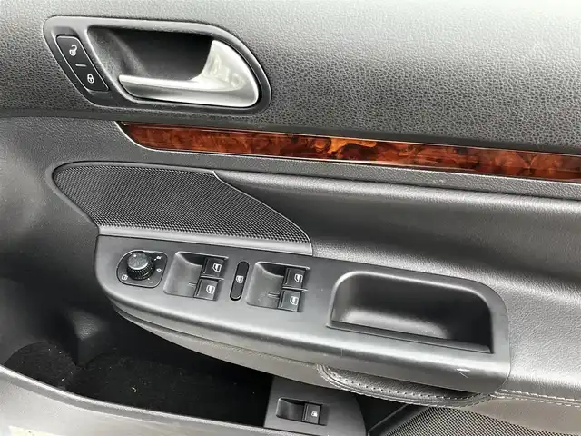 フォルクスワーゲン ジェッタ 2．0TSI スポーツライン 山口県 2008(平20)年 7.2万km シルバー 社外HDDナビ＆/フルセグTV＆バックカメラ/フロアマット/純正フォグランプ/純正17インチアルミ/オートライト/パドルシフト/運転席パワーシート/＆フロントシートヒーター/ETC