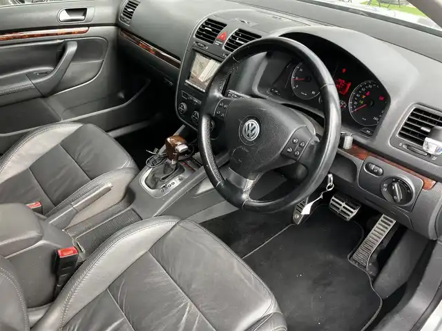 フォルクスワーゲン ジェッタ 2．0TSI スポーツライン 山口県 2008(平20)年 7.2万km シルバー 社外HDDナビ＆/フルセグTV＆バックカメラ/フロアマット/純正フォグランプ/純正17インチアルミ/オートライト/パドルシフト/運転席パワーシート/＆フロントシートヒーター/ETC