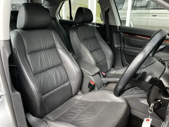 フォルクスワーゲン ジェッタ 2．0TSI スポーツライン 山口県 2008(平20)年 7.2万km シルバー 社外HDDナビ＆/フルセグTV＆バックカメラ/フロアマット/純正フォグランプ/純正17インチアルミ/オートライト/パドルシフト/運転席パワーシート/＆フロントシートヒーター/ETC