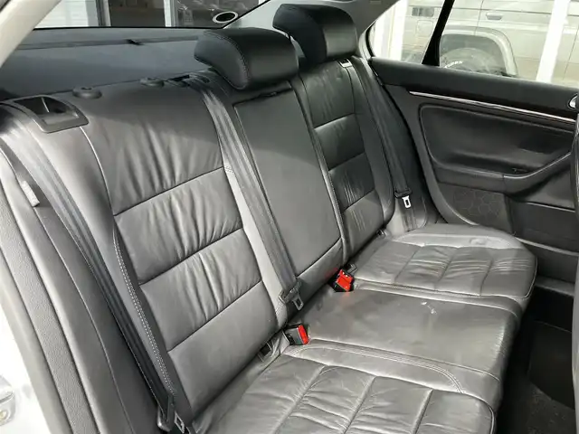 フォルクスワーゲン ジェッタ 2．0TSI スポーツライン 山口県 2008(平20)年 7.2万km シルバー 社外HDDナビ＆/フルセグTV＆バックカメラ/フロアマット/純正フォグランプ/純正17インチアルミ/オートライト/パドルシフト/運転席パワーシート/＆フロントシートヒーター/ETC