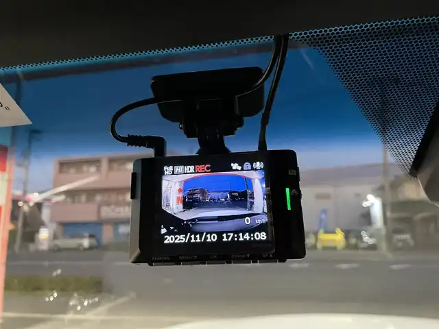 トヨタ ハリアー G 大阪府 2023(令5)年 3.7万km プラチナホワイトパールマイカ １オーナー/純正ナビ/（フルセグ／ＢＴ／ＣＤ／ＤＶＤ）/バックカメラ/レーダークルーズコントロール/衝突軽減装置/レーンキープ/横滑り装置/ハーフレザーシート/運転席パワーシート/電動リアゲート/社外20インチＡＷ(TZ)/前後ドラレコ/ＥＴＣ２．０/保証書/スペアキー　1本