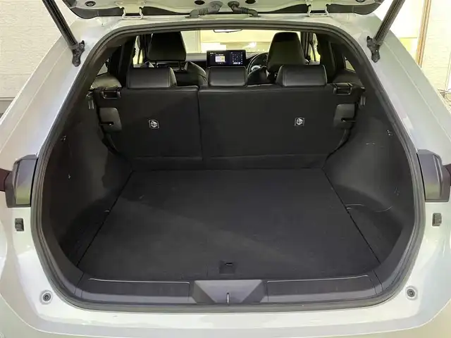 トヨタ ハリアー G 大阪府 2023(令5)年 3.7万km プラチナホワイトパールマイカ １オーナー/純正ナビ/（フルセグ／ＢＴ／ＣＤ／ＤＶＤ）/バックカメラ/レーダークルーズコントロール/衝突軽減装置/レーンキープ/横滑り装置/ハーフレザーシート/運転席パワーシート/電動リアゲート/社外20インチＡＷ(TZ)/前後ドラレコ/ＥＴＣ２．０/保証書/スペアキー　1本