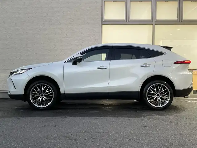 トヨタ ハリアー G 大阪府 2023(令5)年 3.7万km プラチナホワイトパールマイカ １オーナー/純正ナビ/（フルセグ／ＢＴ／ＣＤ／ＤＶＤ）/バックカメラ/レーダークルーズコントロール/衝突軽減装置/レーンキープ/横滑り装置/ハーフレザーシート/運転席パワーシート/電動リアゲート/社外20インチＡＷ(TZ)/前後ドラレコ/ＥＴＣ２．０/保証書/スペアキー　1本