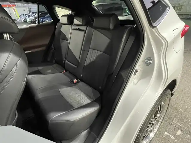 トヨタ ハリアー G 大阪府 2023(令5)年 3.7万km プラチナホワイトパールマイカ １オーナー/純正ナビ/（フルセグ／ＢＴ／ＣＤ／ＤＶＤ）/バックカメラ/レーダークルーズコントロール/衝突軽減装置/レーンキープ/横滑り装置/ハーフレザーシート/運転席パワーシート/電動リアゲート/社外20インチＡＷ(TZ)/前後ドラレコ/ＥＴＣ２．０/保証書/スペアキー　1本