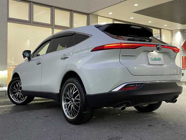 トヨタ ハリアー G 大阪府 2023(令5)年 3.7万km プラチナホワイトパールマイカ ワンオーナー/純正12.3型ナビ/フルセグTV BT HDMI USB Miracast/バックカメラ/TVキャンセラー/デジタルインナーミラー/パワーバックドア/コーナーセンサー/衝突被害軽減ブレーキ/レーダークルーズコントロール/レーンアシスト/ブラインドスポットモニタ/オートマチックハイビーム/LEDオートヘッドライト/フォグライト/ハーフレザーシート/パワーシート/前後ドラレコ/社外スピーカー/社外20インチアルミホイール/2.0ETC/スマートキー 2個/W サイド カーテン ニー エアバッグ/保証書/禁煙車