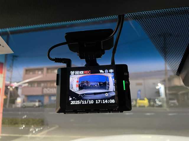 トヨタ ハリアー G 大阪府 2023(令5)年 3.7万km プラチナホワイトパールマイカ ワンオーナー/純正12.3型ナビ/フルセグTV BT HDMI USB Miracast/バックカメラ/TVキャンセラー/デジタルインナーミラー/パワーバックドア/コーナーセンサー/衝突被害軽減ブレーキ/レーダークルーズコントロール/レーンアシスト/ブラインドスポットモニタ/オートマチックハイビーム/LEDオートヘッドライト/フォグライト/ハーフレザーシート/パワーシート/前後ドラレコ/社外スピーカー/社外20インチアルミホイール/2.0ETC/スマートキー 2個/W サイド カーテン ニー エアバッグ/保証書/禁煙車