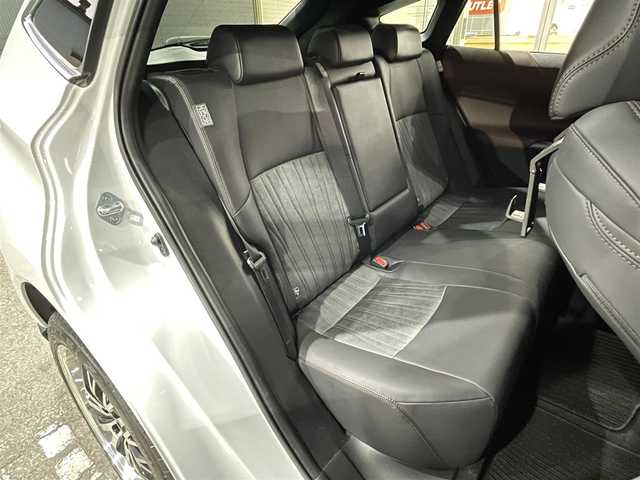 トヨタ ハリアー G 大阪府 2023(令5)年 3.7万km プラチナホワイトパールマイカ ワンオーナー/純正12.3型ナビ/フルセグTV BT HDMI USB Miracast/バックカメラ/TVキャンセラー/デジタルインナーミラー/パワーバックドア/コーナーセンサー/衝突被害軽減ブレーキ/レーダークルーズコントロール/レーンアシスト/ブラインドスポットモニタ/オートマチックハイビーム/LEDオートヘッドライト/フォグライト/ハーフレザーシート/パワーシート/前後ドラレコ/社外スピーカー/社外20インチアルミホイール/2.0ETC/スマートキー 2個/W サイド カーテン ニー エアバッグ/保証書/禁煙車