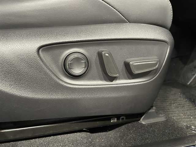 トヨタ ハリアー G 大阪府 2023(令5)年 3.7万km プラチナホワイトパールマイカ ワンオーナー/純正12.3型ナビ/フルセグTV BT HDMI USB Miracast/バックカメラ/TVキャンセラー/デジタルインナーミラー/パワーバックドア/コーナーセンサー/衝突被害軽減ブレーキ/レーダークルーズコントロール/レーンアシスト/ブラインドスポットモニタ/オートマチックハイビーム/LEDオートヘッドライト/フォグライト/ハーフレザーシート/パワーシート/前後ドラレコ/社外スピーカー/社外20インチアルミホイール/2.0ETC/スマートキー 2個/W サイド カーテン ニー エアバッグ/保証書/禁煙車