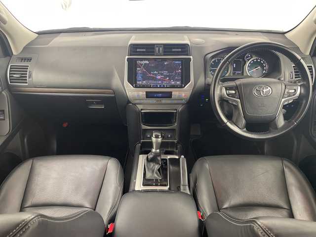 トヨタ ランドクルーザー プラド TX Lパッケージ 埼玉県 2020(令2)年 4.3万km ホワイトパールクリスタルシャイン サンルーフ　/社外ナビ　/コーナーセンサー　/レーンキープアシスト　/バックカメラ　/前席パワーシート　/シートヒータ/エアシート　/先行車発進お知らせ機能　/社外ＥＴＣ　/前後ドライブレコーダー　/社外アルミホイール/ルーフレール/ドアバイザー/ウインカーミラー/フォグランプ/純正フロアマット/革巻きハンドル/プッシュスタート/スマートキー