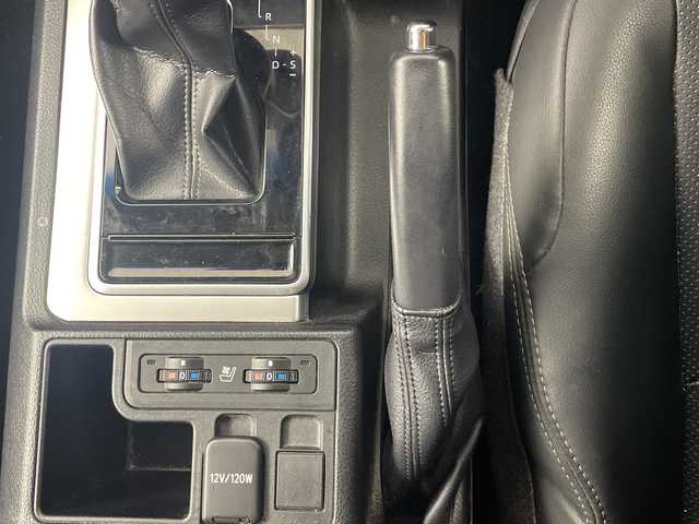 トヨタ ランドクルーザー プラド TX Lパッケージ 埼玉県 2020(令2)年 4.3万km ホワイトパールクリスタルシャイン サンルーフ　/社外ナビ　/コーナーセンサー　/レーンキープアシスト　/バックカメラ　/前席パワーシート　/シートヒータ/エアシート　/先行車発進お知らせ機能　/社外ＥＴＣ　/前後ドライブレコーダー　/社外アルミホイール/ルーフレール/ドアバイザー/ウインカーミラー/フォグランプ/純正フロアマット/革巻きハンドル/プッシュスタート/スマートキー