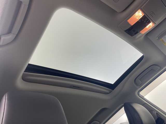 トヨタ ランドクルーザー プラド TX Lパッケージ 埼玉県 2020(令2)年 4.3万km ホワイトパールクリスタルシャイン サンルーフ　/社外ナビ　/コーナーセンサー　/レーンキープアシスト　/バックカメラ　/前席パワーシート　/シートヒータ/エアシート　/先行車発進お知らせ機能　/社外ＥＴＣ　/前後ドライブレコーダー　/社外アルミホイール/ルーフレール/ドアバイザー/ウインカーミラー/フォグランプ/純正フロアマット/革巻きハンドル/プッシュスタート/スマートキー