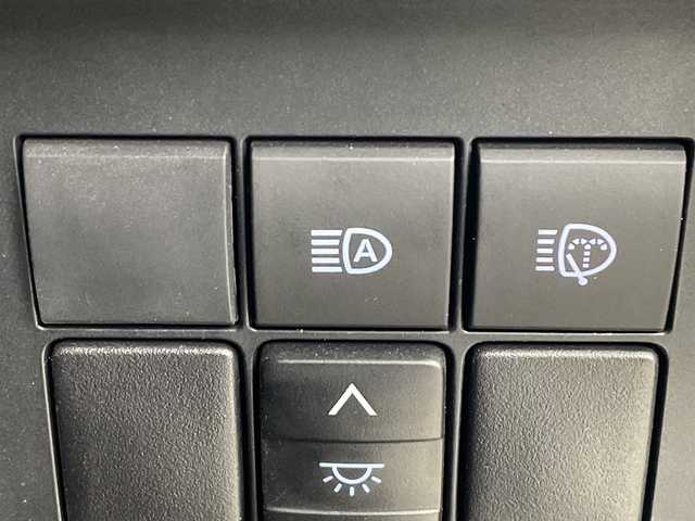 トヨタ ランドクルーザー プラド TX Lパッケージ 埼玉県 2020(令2)年 4.3万km ホワイトパールクリスタルシャイン サンルーフ　/社外ナビ　/コーナーセンサー　/レーンキープアシスト　/バックカメラ　/前席パワーシート　/シートヒータ/エアシート　/先行車発進お知らせ機能　/社外ＥＴＣ　/前後ドライブレコーダー　/社外アルミホイール/ルーフレール/ドアバイザー/ウインカーミラー/フォグランプ/純正フロアマット/革巻きハンドル/プッシュスタート/スマートキー