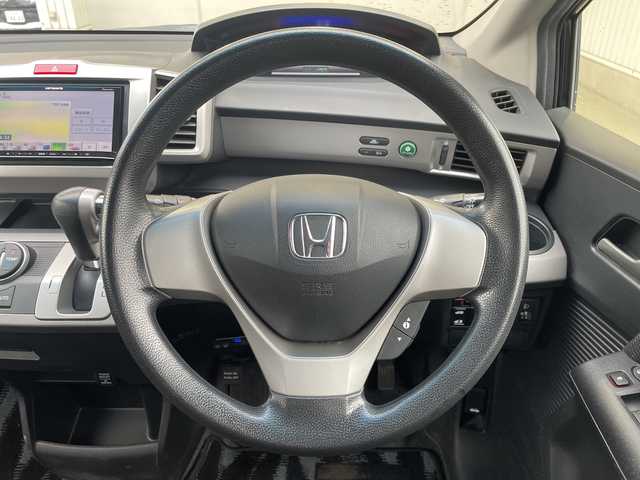 ホンダ フリード ハイブリット 秋田県 2011(平23)年 7.3万km プレミアムブラキッシュパール ・社外ナビ/・Bluetooth/・フルセグTV（CD・DVD再生可）/・バックカメラ/・ETC/・片側パワースライドドア/・スペアキー