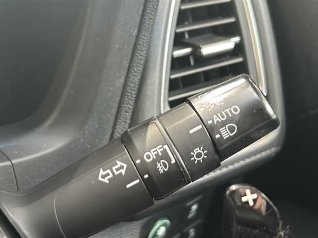 ホンダ ヴェゼル ハイブリッド Z ホンダセンシング 高知県 2017(平29)年 9.3万km ホワイトオーキッドパール ホンダセンシング/純正9インチナビ/（Bluetoothオーディオ/フルセグTV/CD/DVD）/アップルカープレイ/バックカメラ/ETC/ドラレコ/シートヒーター/オートライト/ステアリングスイッチ/クルコン/スマートキー/純正フロアマット