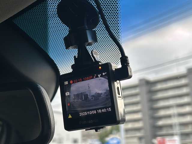 ホンダ ヴェゼル ハイブリッド Z ホンダセンシング 高知県 2017(平29)年 9.3万km ホワイトオーキッドパール ホンダセンシング/純正9インチナビ/（Bluetoothオーディオ/フルセグTV/CD/DVD）/アップルカープレイ/バックカメラ/ETC/ドラレコ/シートヒーター/オートライト/ステアリングスイッチ/クルコン/スマートキー/純正フロアマット