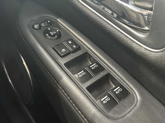 ホンダ ヴェゼル ハイブリッド Z ホンダセンシング 高知県 2017(平29)年 9.3万km ホワイトオーキッドパール ホンダセンシング/純正9インチナビ/（Bluetoothオーディオ/フルセグTV/CD/DVD）/アップルカープレイ/バックカメラ/ETC/ドラレコ/シートヒーター/オートライト/ステアリングスイッチ/クルコン/スマートキー/純正フロアマット