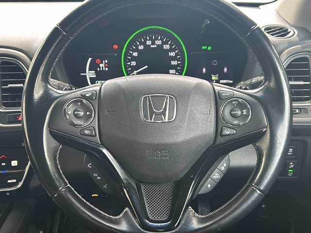 ホンダ ヴェゼル ハイブリッド Z ホンダセンシング 高知県 2017(平29)年 9.3万km ホワイトオーキッドパール ホンダセンシング/純正9インチナビ/（Bluetoothオーディオ/フルセグTV/CD/DVD）/アップルカープレイ/バックカメラ/ETC/ドラレコ/シートヒーター/オートライト/ステアリングスイッチ/クルコン/スマートキー/純正フロアマット