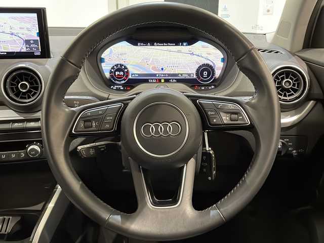 アウディ Ｑ２ 1．0 TFSI スポーツ 新潟県 2017(平29)年 3.7万km グレイシアホワイトメタリック バーチャルコックピット/オートマチックテールゲート/セーフティパッケージ/-サイドアシスト/-アクティブレーンアシスト/-トラフィックジャムアシスト/-リヤクロストラフィックアシスト/-プレセンスベーシック/-ハイビームアシスト/ナビゲーションパッケージ/-MMIナビゲーションシステム/-8スピーカー/-スマートフォンインターフェイス/LEDライトパッケージ/-LEDヘッドライト/-LEDリヤダイナミックターンインディケーター/-ヘッドライトウォッシャー/-ライティングパッケージ/コンビニエンスパッケージ/-アドバンストキーシステム/-リヤビューカメラ/-アウディパーキングシステム/ベーシックパッケージ/-デラックスオートマチックエアコンディショナー/-ルームミラー自動防眩/-レイン/ライトセンサー/-アウディプレセンスフロント/-ドライバーインフォメーションシステム/-ステアリングホイール3スポークレザーマルチファンクション/-センターアームレスト/シートヒーター/フルセグTV/ETC/電動パーキングブレーキ/オートブレーキホールド