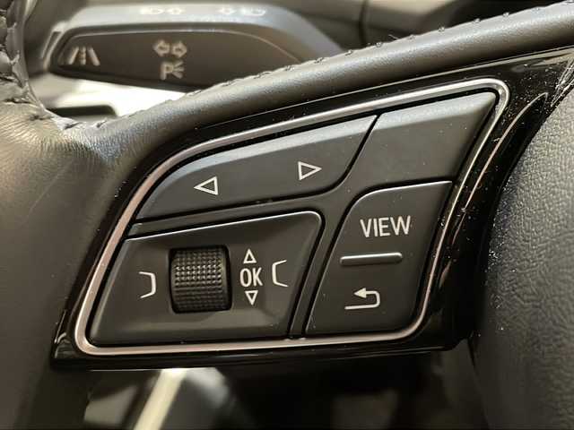 アウディ Ｑ２ 1．0 TFSI スポーツ 新潟県 2017(平29)年 3.7万km グレイシアホワイトメタリック バーチャルコックピット/オートマチックテールゲート/セーフティパッケージ/-サイドアシスト/-アクティブレーンアシスト/-トラフィックジャムアシスト/-リヤクロストラフィックアシスト/-プレセンスベーシック/-ハイビームアシスト/ナビゲーションパッケージ/-MMIナビゲーションシステム/-8スピーカー/-スマートフォンインターフェイス/LEDライトパッケージ/-LEDヘッドライト/-LEDリヤダイナミックターンインディケーター/-ヘッドライトウォッシャー/-ライティングパッケージ/コンビニエンスパッケージ/-アドバンストキーシステム/-リヤビューカメラ/-アウディパーキングシステム/ベーシックパッケージ/-デラックスオートマチックエアコンディショナー/-ルームミラー自動防眩/-レイン/ライトセンサー/-アウディプレセンスフロント/-ドライバーインフォメーションシステム/-ステアリングホイール3スポークレザーマルチファンクション/-センターアームレスト/シートヒーター/フルセグTV/ETC/電動パーキングブレーキ/オートブレーキホールド