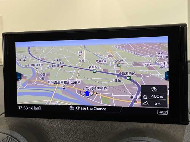 アウディ Ｑ２ 1．0 TFSI スポーツ 新潟県 2017(平29)年 3.7万km グレイシアホワイトメタリック バーチャルコックピット/オートマチックテールゲート/セーフティパッケージ/-サイドアシスト/-アクティブレーンアシスト/-トラフィックジャムアシスト/-リヤクロストラフィックアシスト/-プレセンスベーシック/-ハイビームアシスト/ナビゲーションパッケージ/-MMIナビゲーションシステム/-8スピーカー/-スマートフォンインターフェイス/LEDライトパッケージ/-LEDヘッドライト/-LEDリヤダイナミックターンインディケーター/-ヘッドライトウォッシャー/-ライティングパッケージ/コンビニエンスパッケージ/-アドバンストキーシステム/-リヤビューカメラ/-アウディパーキングシステム/ベーシックパッケージ/-デラックスオートマチックエアコンディショナー/-ルームミラー自動防眩/-レイン/ライトセンサー/-アウディプレセンスフロント/-ドライバーインフォメーションシステム/-ステアリングホイール3スポークレザーマルチファンクション/-センターアームレスト/シートヒーター/フルセグTV/ETC/電動パーキングブレーキ/オートブレーキホールド
