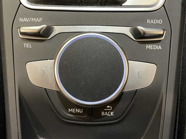 アウディ Ｑ２ 1．0 TFSI スポーツ 新潟県 2017(平29)年 3.7万km グレイシアホワイトメタリック バーチャルコックピット/オートマチックテールゲート/セーフティパッケージ/-サイドアシスト/-アクティブレーンアシスト/-トラフィックジャムアシスト/-リヤクロストラフィックアシスト/-プレセンスベーシック/-ハイビームアシスト/ナビゲーションパッケージ/-MMIナビゲーションシステム/-8スピーカー/-スマートフォンインターフェイス/LEDライトパッケージ/-LEDヘッドライト/-LEDリヤダイナミックターンインディケーター/-ヘッドライトウォッシャー/-ライティングパッケージ/コンビニエンスパッケージ/-アドバンストキーシステム/-リヤビューカメラ/-アウディパーキングシステム/ベーシックパッケージ/-デラックスオートマチックエアコンディショナー/-ルームミラー自動防眩/-レイン/ライトセンサー/-アウディプレセンスフロント/-ドライバーインフォメーションシステム/-ステアリングホイール3スポークレザーマルチファンクション/-センターアームレスト/シートヒーター/フルセグTV/ETC/電動パーキングブレーキ/オートブレーキホールド