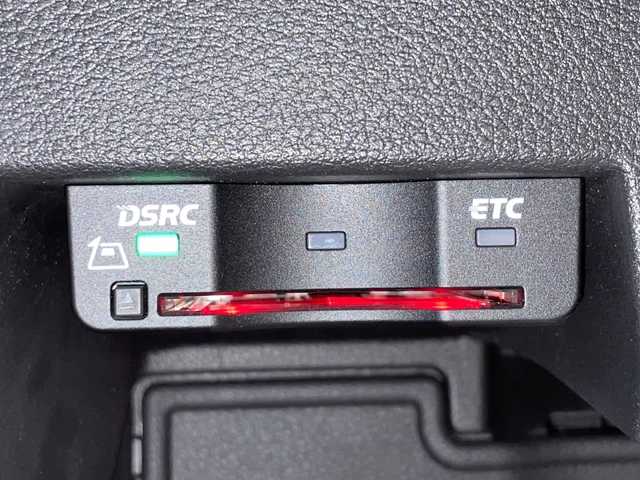 アウディ Ｑ２ 1．0 TFSI スポーツ 新潟県 2017(平29)年 3.7万km グレイシアホワイトメタリック バーチャルコックピット/オートマチックテールゲート/セーフティパッケージ/-サイドアシスト/-アクティブレーンアシスト/-トラフィックジャムアシスト/-リヤクロストラフィックアシスト/-プレセンスベーシック/-ハイビームアシスト/ナビゲーションパッケージ/-MMIナビゲーションシステム/-8スピーカー/-スマートフォンインターフェイス/LEDライトパッケージ/-LEDヘッドライト/-LEDリヤダイナミックターンインディケーター/-ヘッドライトウォッシャー/-ライティングパッケージ/コンビニエンスパッケージ/-アドバンストキーシステム/-リヤビューカメラ/-アウディパーキングシステム/ベーシックパッケージ/-デラックスオートマチックエアコンディショナー/-ルームミラー自動防眩/-レイン/ライトセンサー/-アウディプレセンスフロント/-ドライバーインフォメーションシステム/-ステアリングホイール3スポークレザーマルチファンクション/-センターアームレスト/シートヒーター/フルセグTV/ETC/電動パーキングブレーキ/オートブレーキホールド