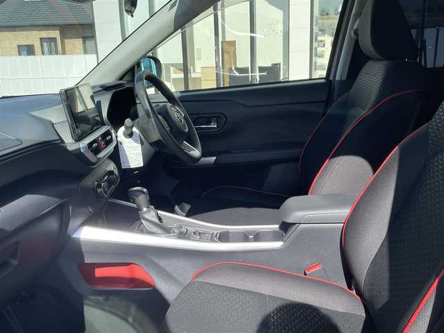 トヨタ ライズ Z 長崎県 2023(令5)年 1.4万km ナチュラルベージュマイカM ワンオーナー/全方位カメラ/純正9型ディスプレイオーディオ/トヨタセーフティセンス/スペアキー/前席シートヒーター/ブラインドスポットモニター/レーダークルーズコントロール/ETC/クリアランスソナー/レーンキープアシスト/ステアリングスイッチ/アイドリングストップ/オートライト/LEDヘッドライト/新車保証書/取扱説明書