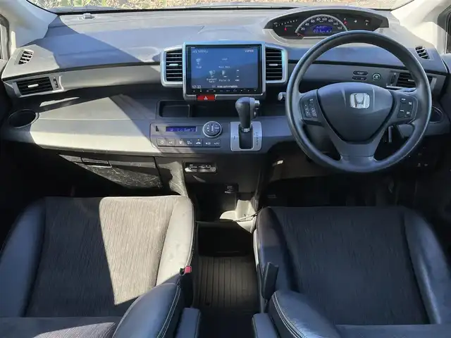 ホンダ フリード G プレミアムエディション 新潟県 2015(平27)年 6.6万km プレミアムスパークルブラックパール 4WD/純正メモリナビ(VXM-155VFNi)/CD/DVD/BT/フルセグテレビ/ミュージックサーバー/バックカメラ/ETC/クルーズコントロール/両側パワースライドドア/半革シート/ステアリングスイッチ/スマートキー/プッシュスタート/キセノンヘッドライト/オートライト/社外15インチアルミホイール